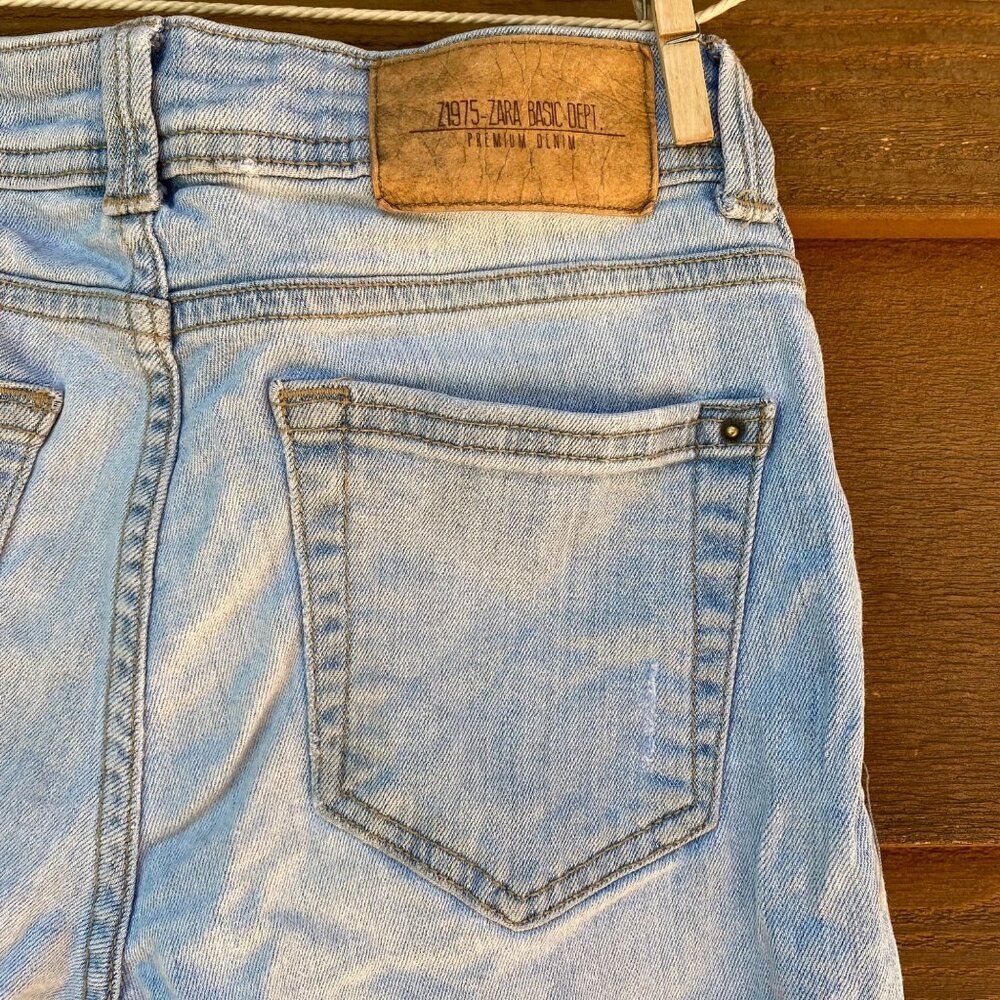 Zara Z1975 Cut Off Distressed Denim Light Blue Jean Shorts Size 2 - Picture 8 of 12